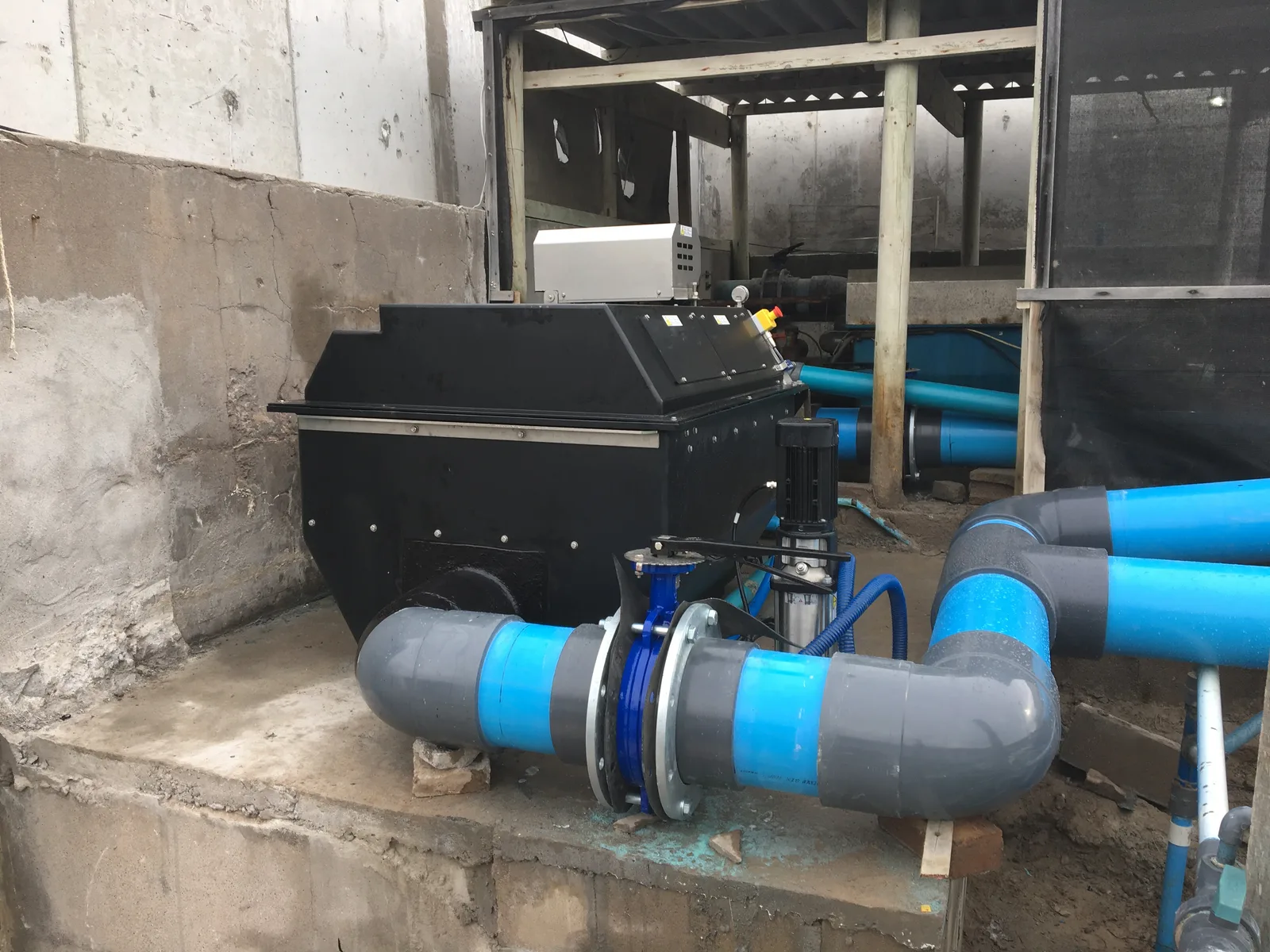 Suspended solids and organic waste removal for agricultural water