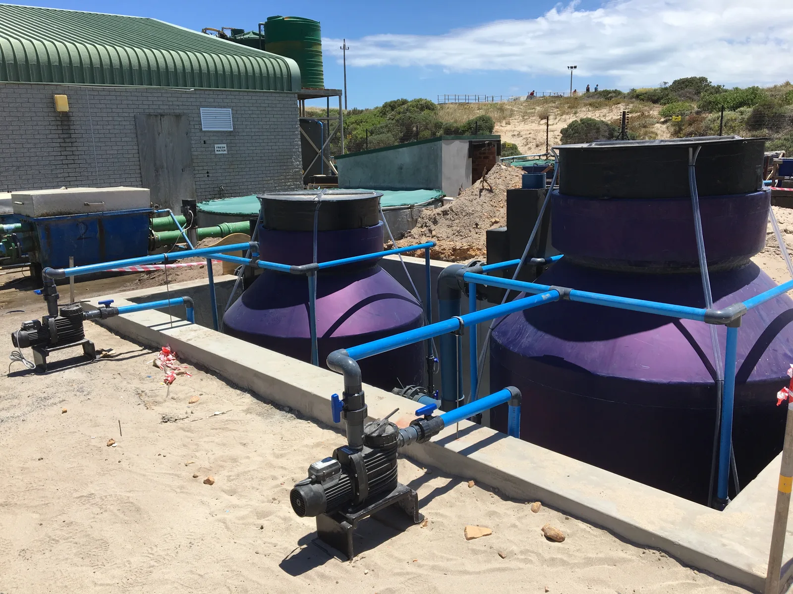 Farm effluent treatment and water recovery contactors